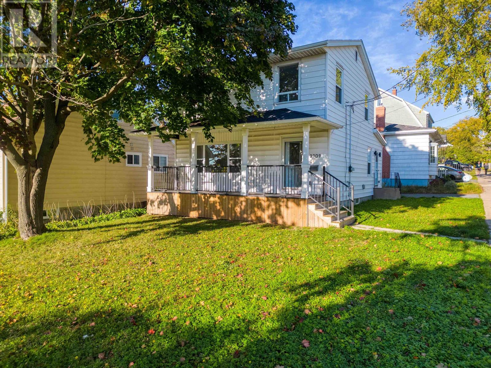 6581 London Street Property Photo 1