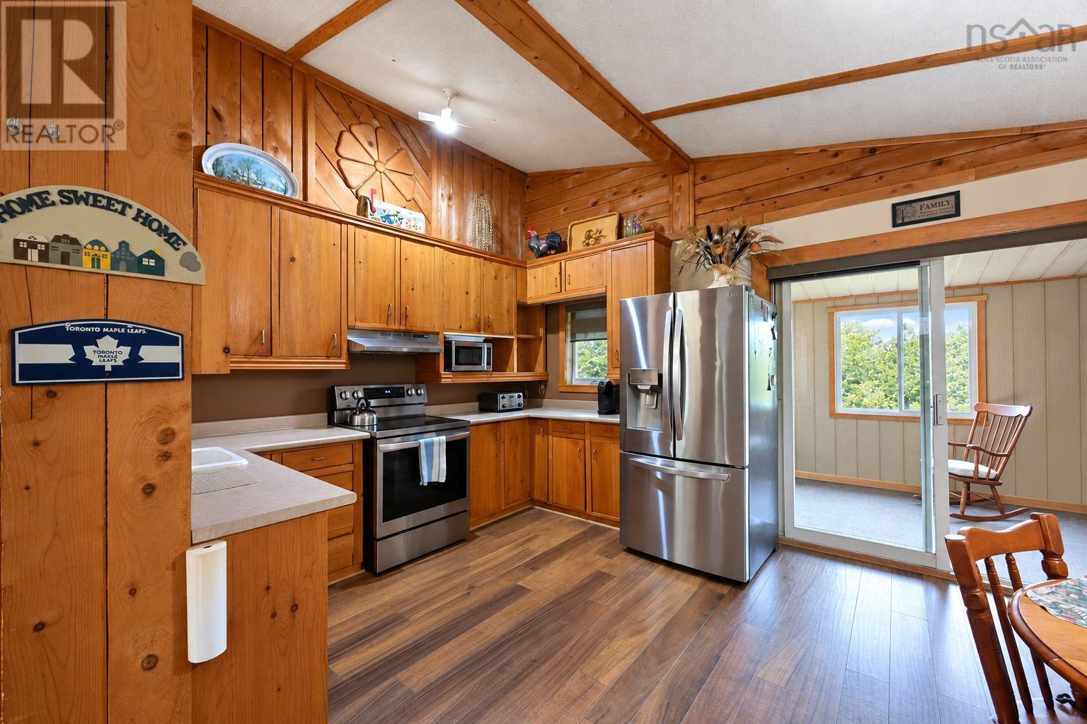 837 Meadow Road Property Photo 9
