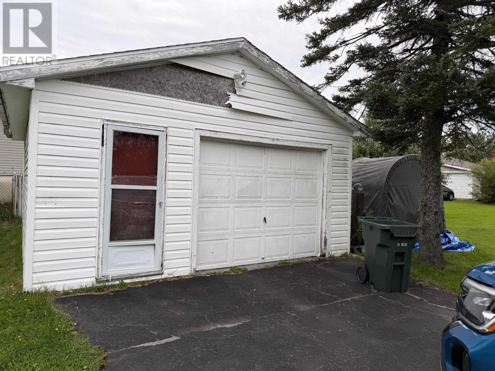 14 Rosewood Avenue Property Photo 35