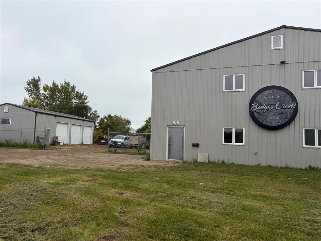 109 Industrial Drive Property Photo 2