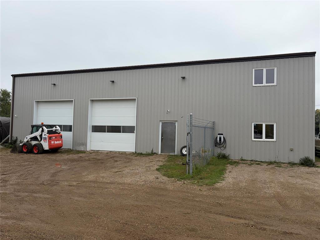 109 Industrial Drive Property Photo 3