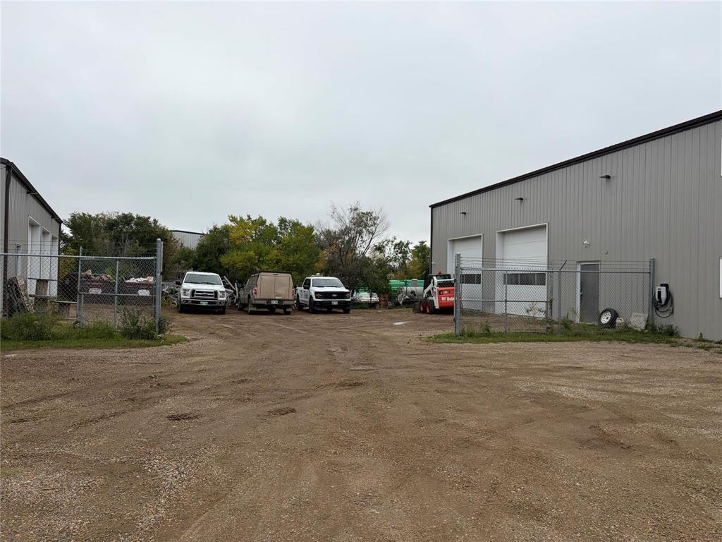 109 Industrial Drive Property Photo 4