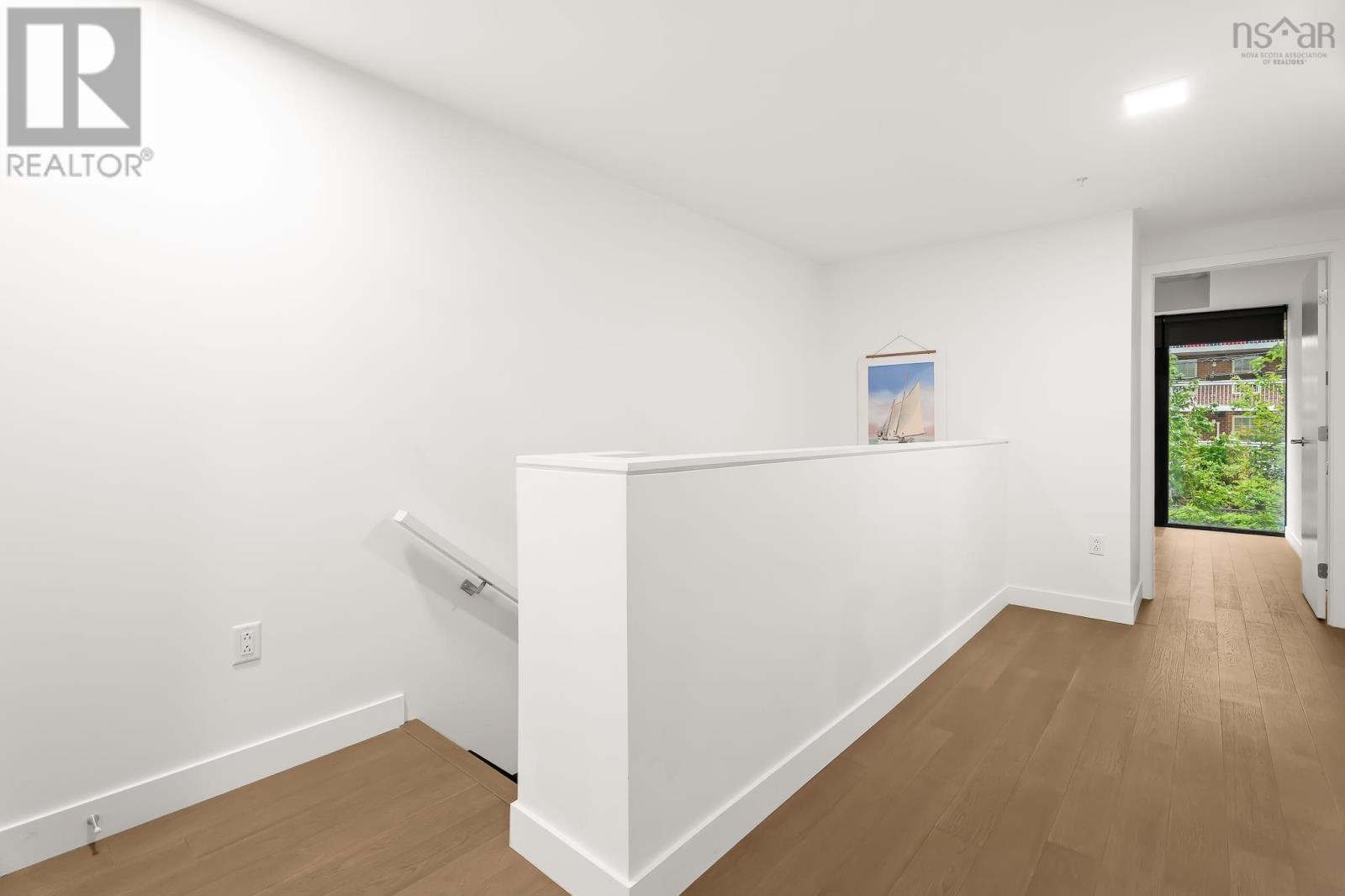 Th04 1048 Wellington Street Property Photo 24