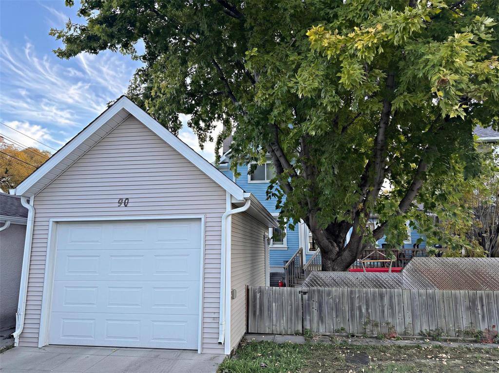 90 Cobourg Avenue Property Photo 4