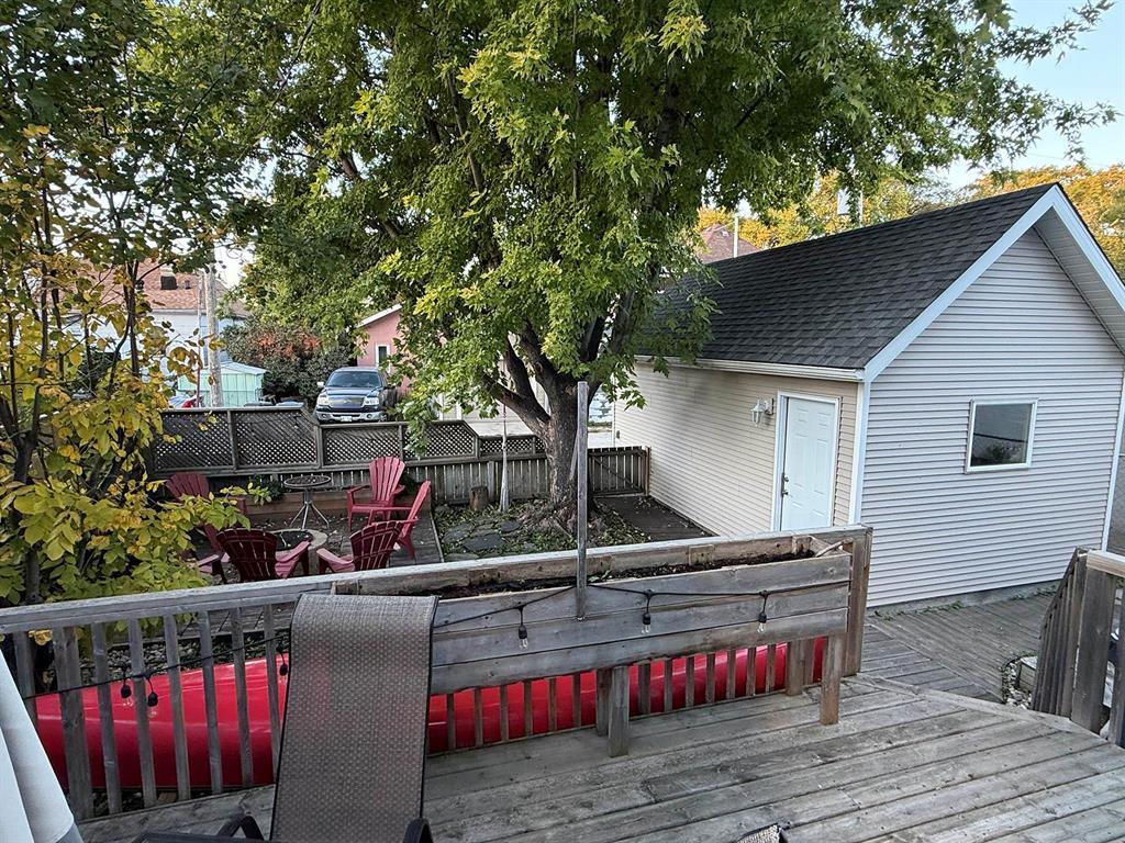 90 Cobourg Avenue Property Photo 8