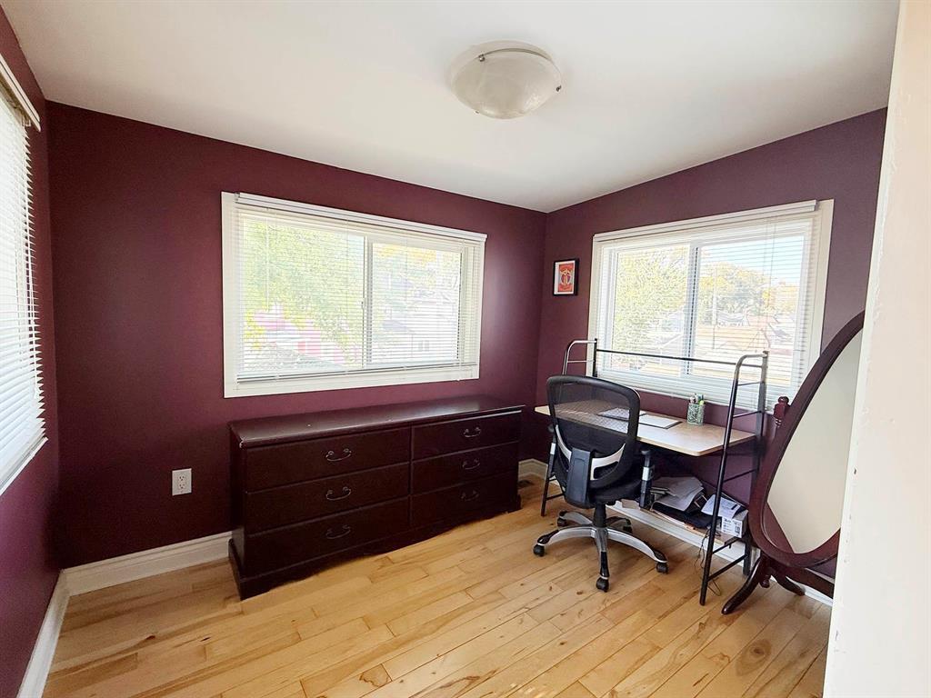 90 Cobourg Avenue Property Photo 32