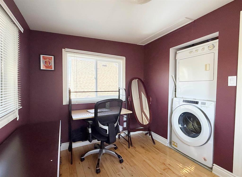 90 Cobourg Avenue Property Photo 33