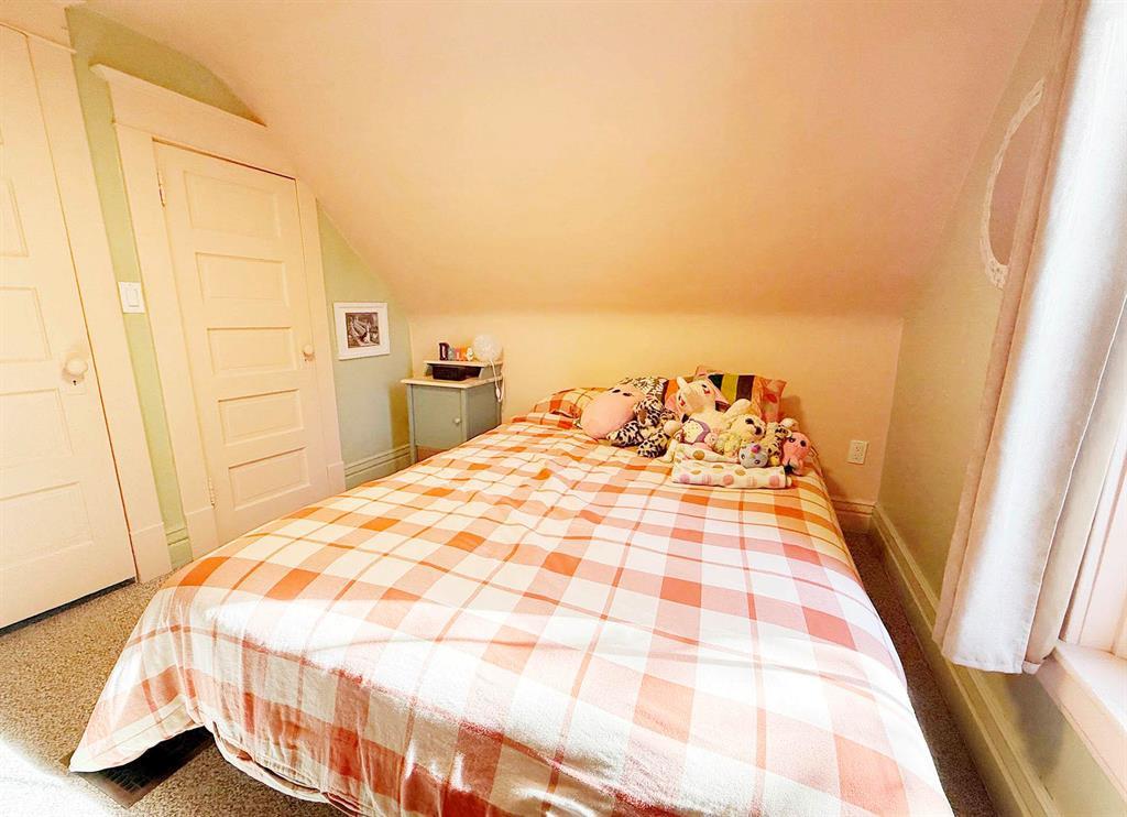 90 Cobourg Avenue Property Photo 36