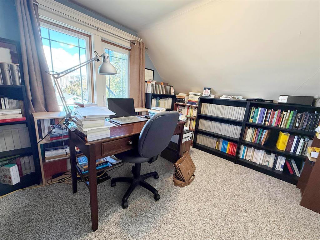 90 Cobourg Avenue Property Photo 38