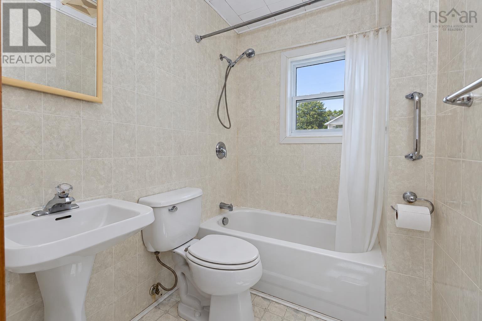 21 Railroad Street Property Photo 8