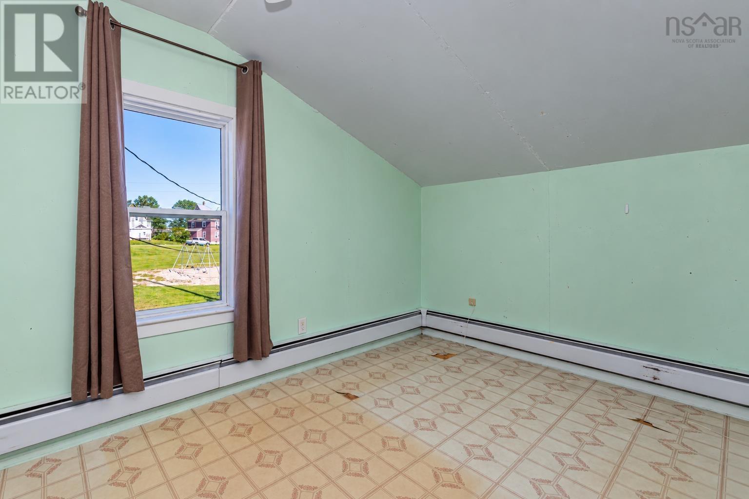 21 Railroad Street Property Photo 9