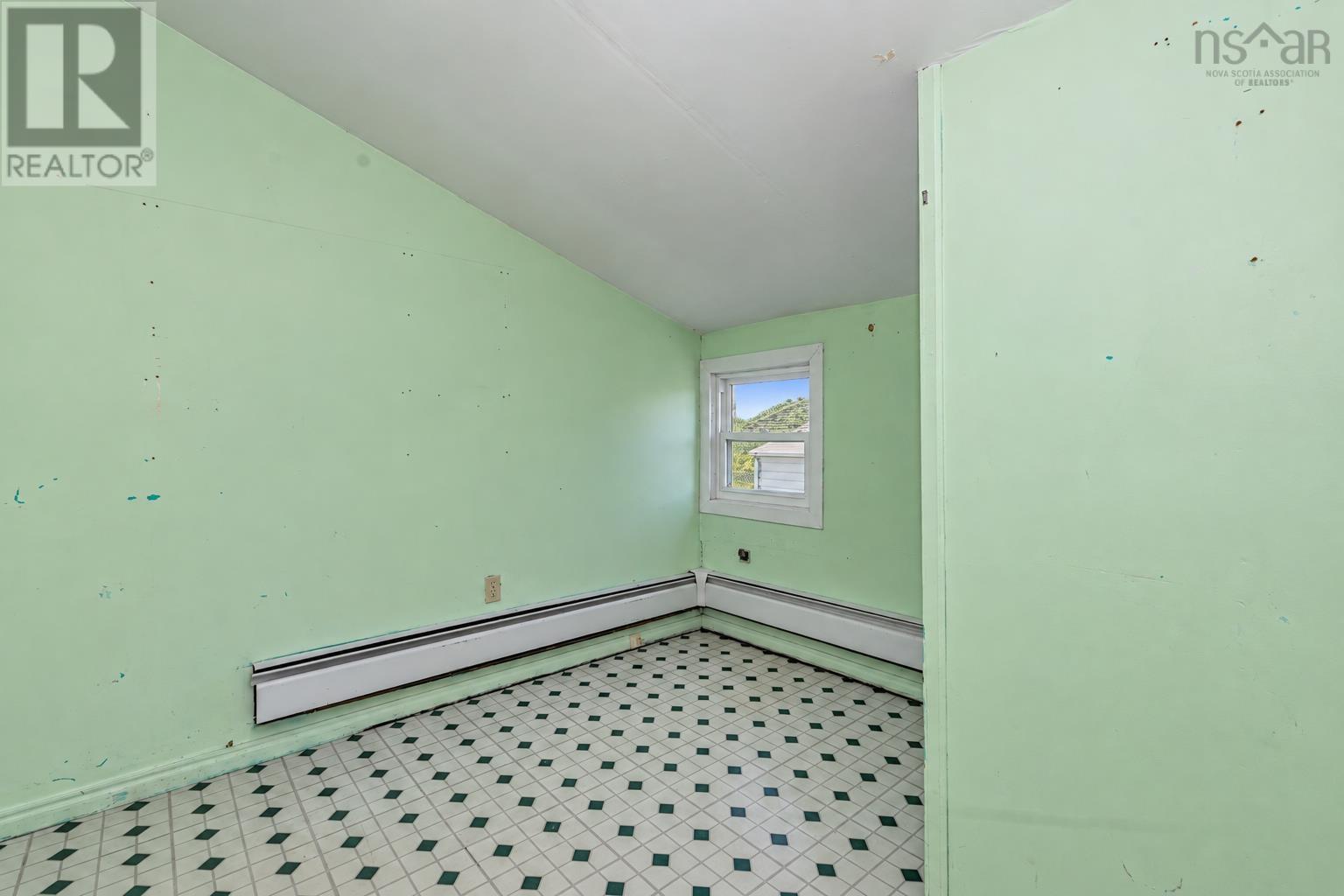 21 Railroad Street Property Photo 10