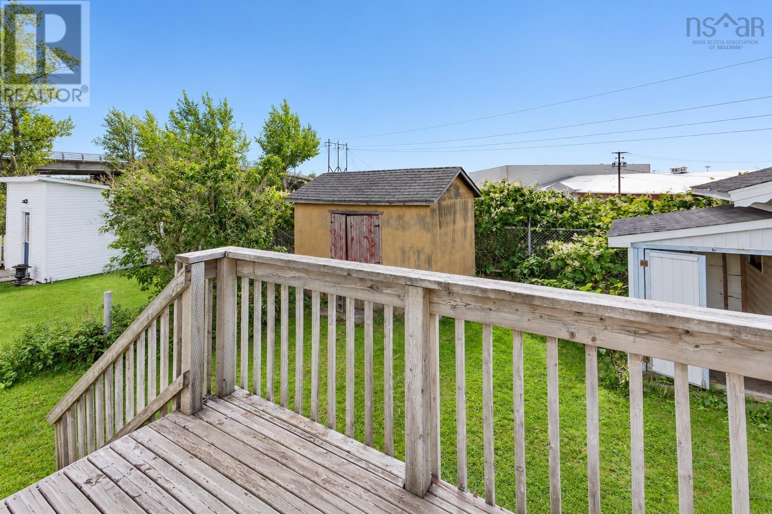 21 Railroad Street Property Photo 11