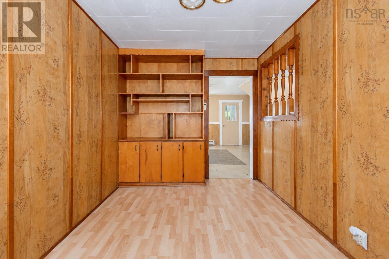 21 Railroad Street Property Photo 12