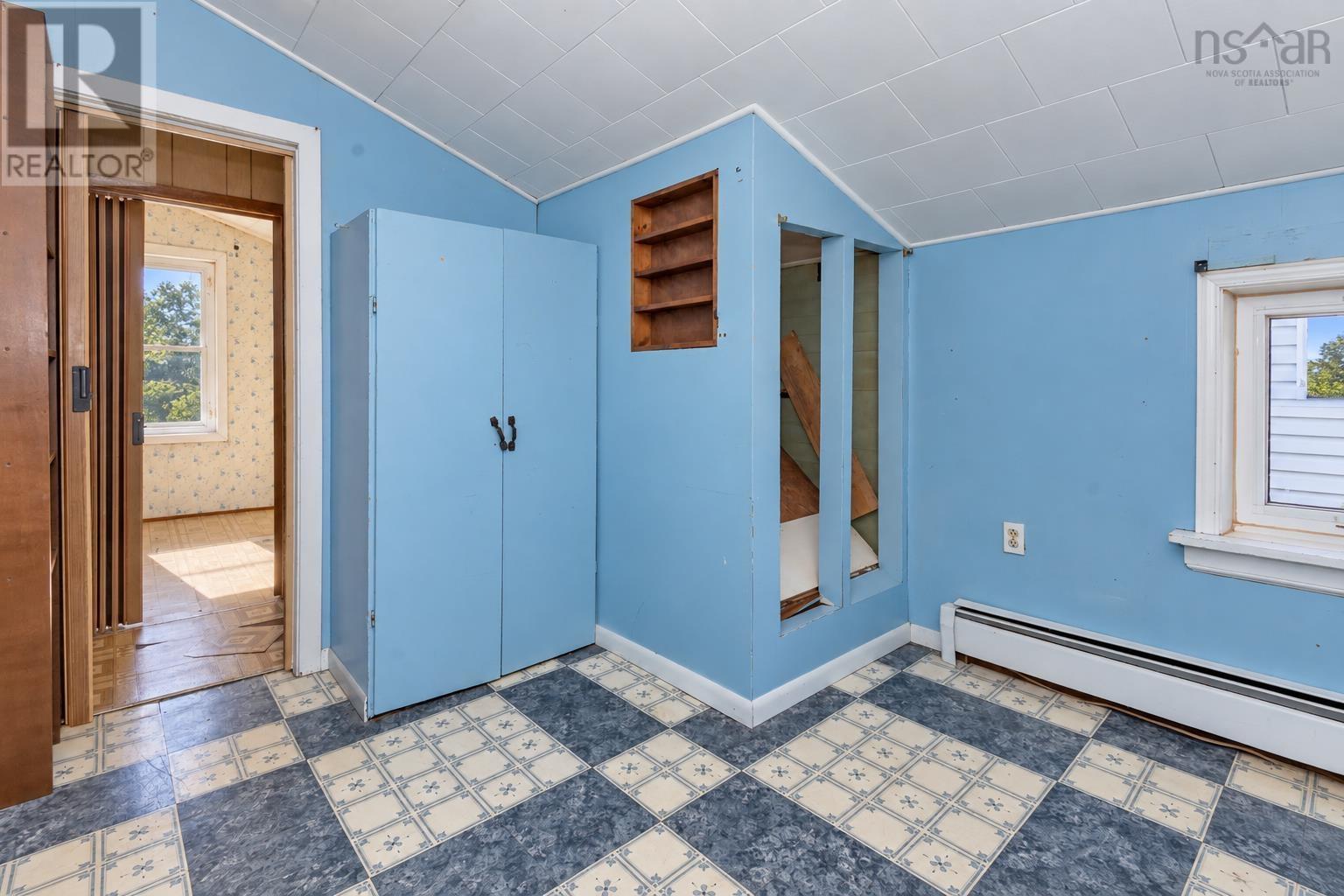 21 Railroad Street Property Photo 15