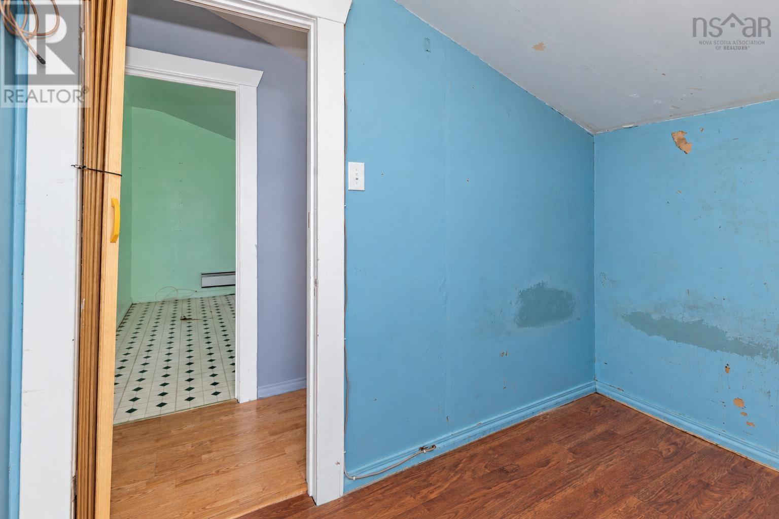 21 Railroad Street Property Photo 17