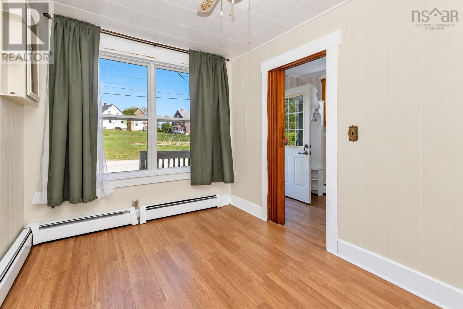 21 Railroad Street Property Photo 18