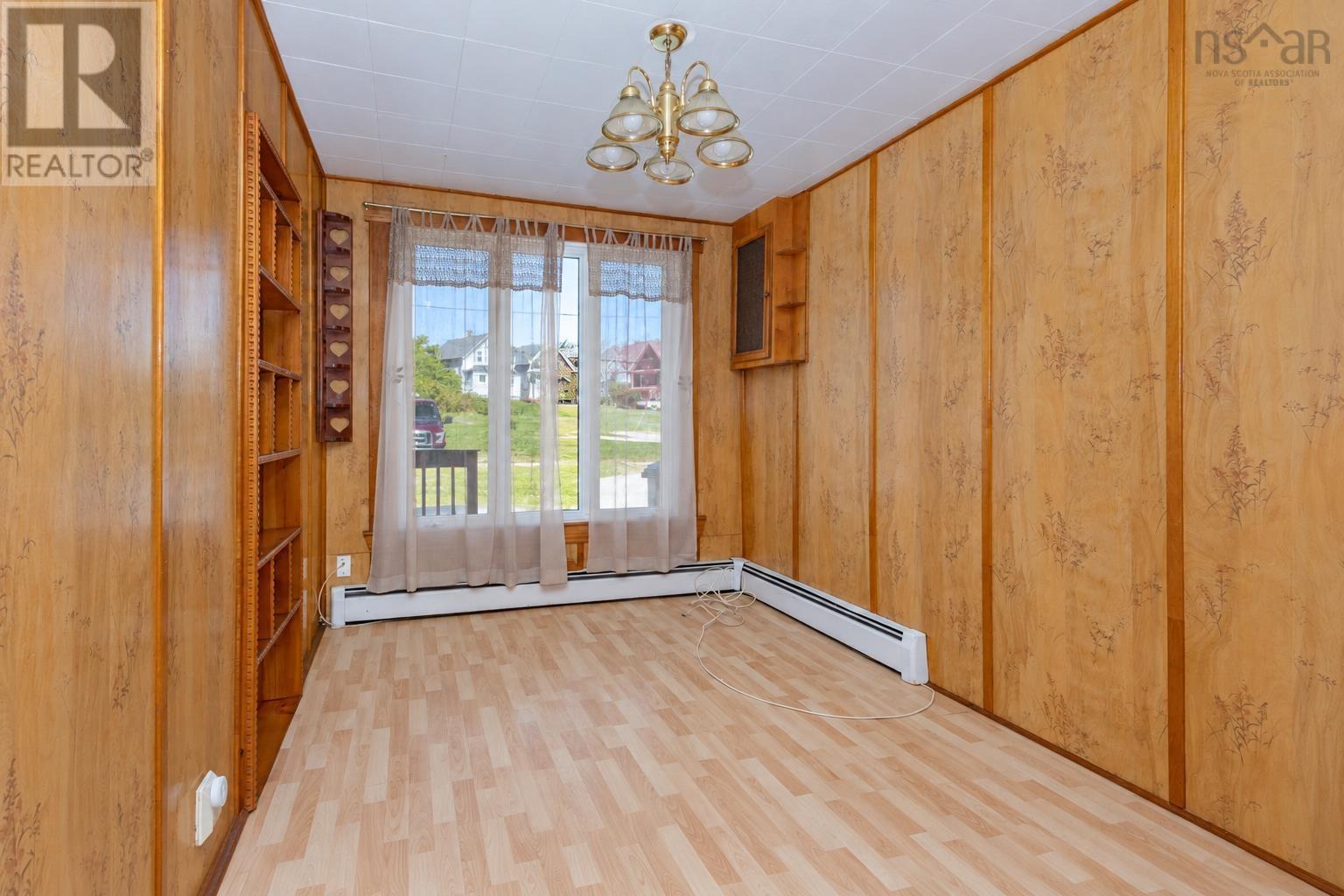 21 Railroad Street Property Photo 19