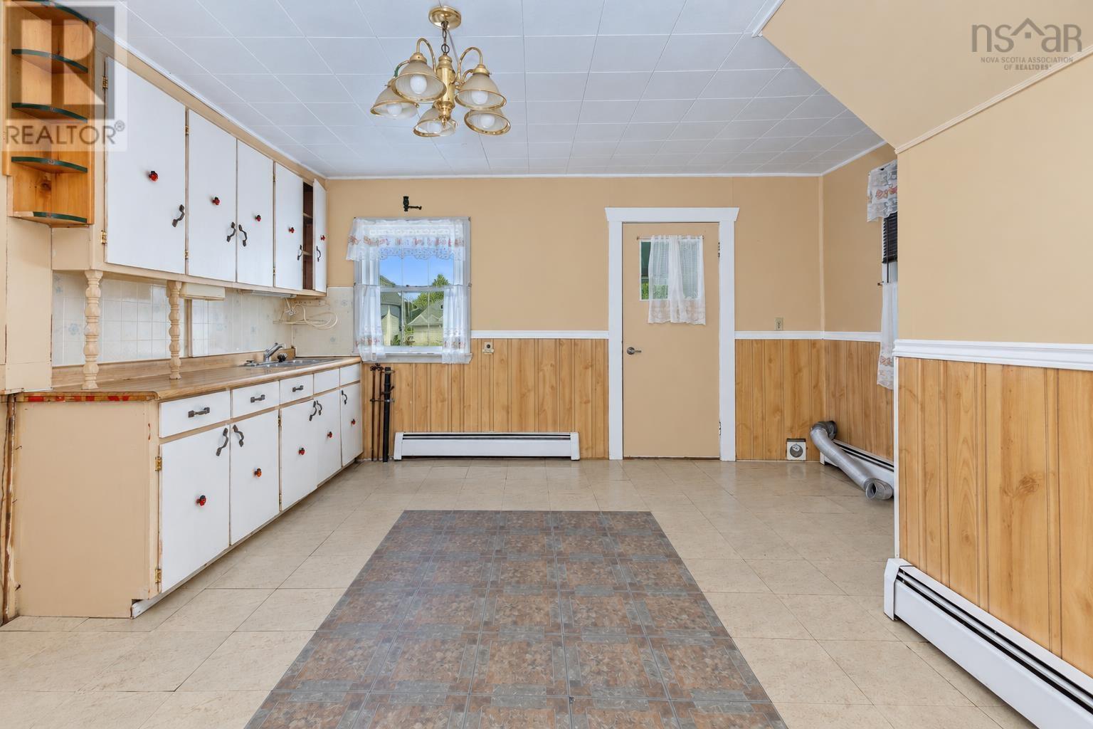 21 Railroad Street Property Photo 22