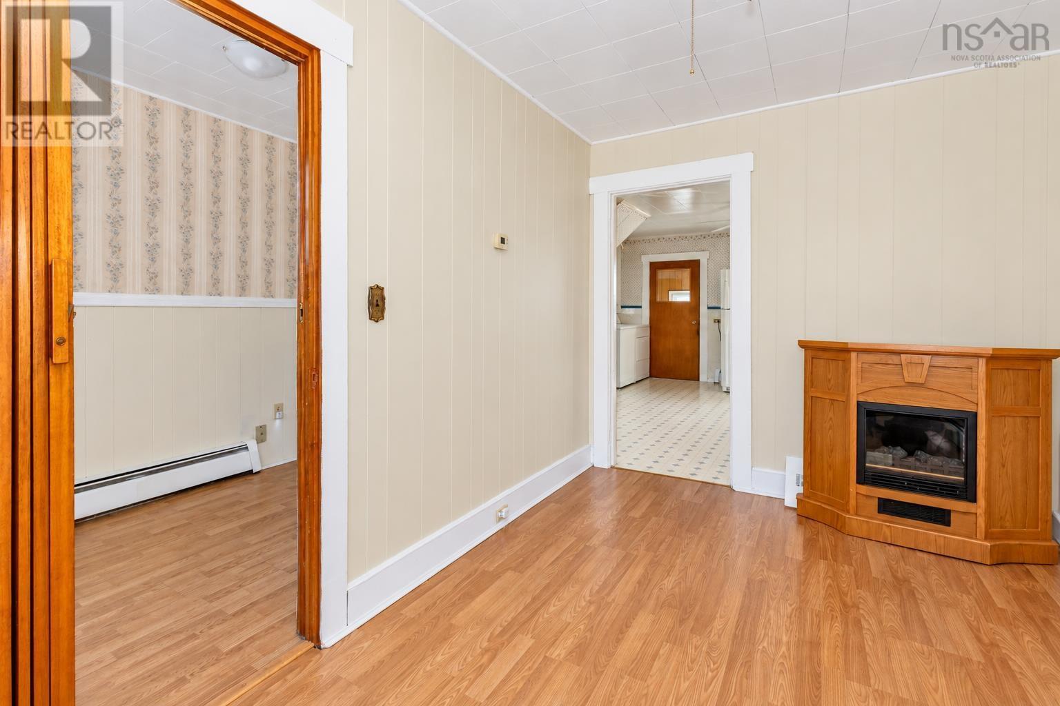 21 Railroad Street Property Photo 24