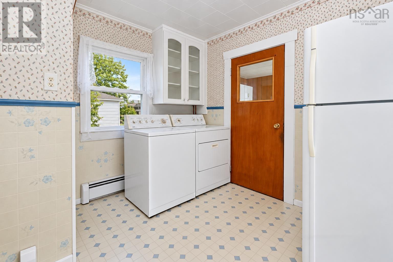 21 Railroad Street Property Photo 27