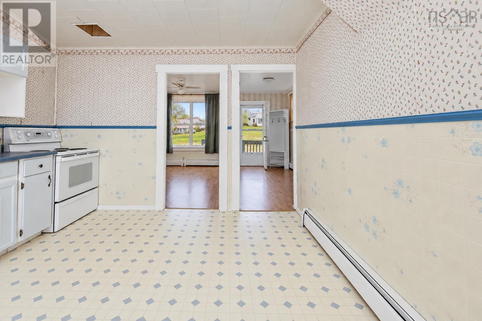 21 Railroad Street Property Photo 32