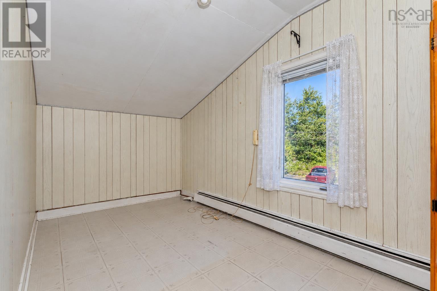 21 Railroad Street Property Photo 35