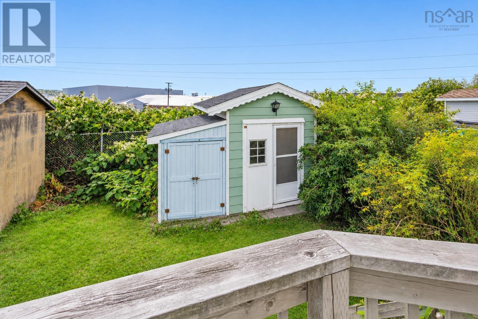 21 Railroad Street Property Photo 40