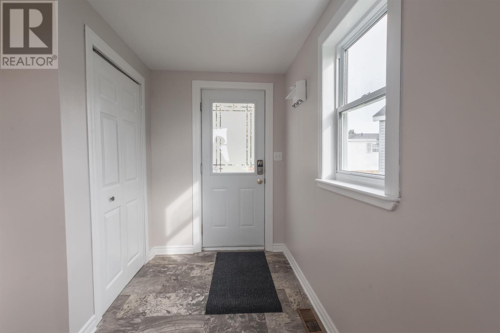 14 Windjammer Crescent Property Photo 4