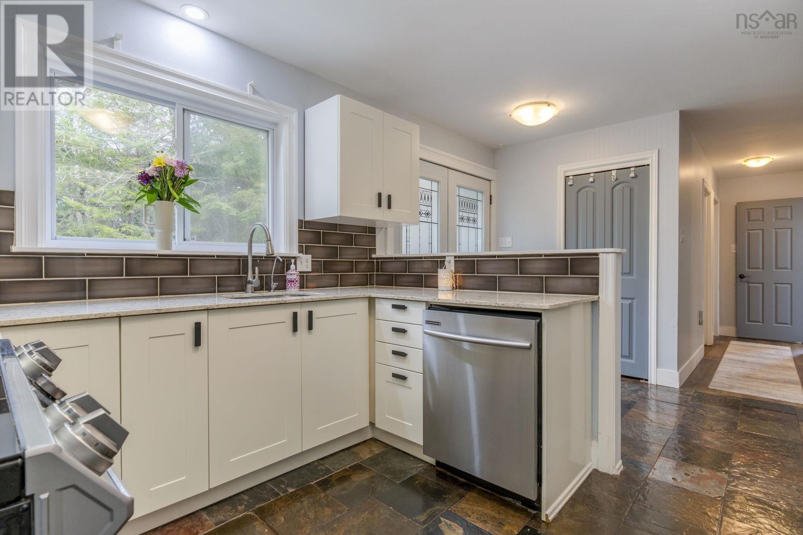9 Belmore Drive Property Photo 4