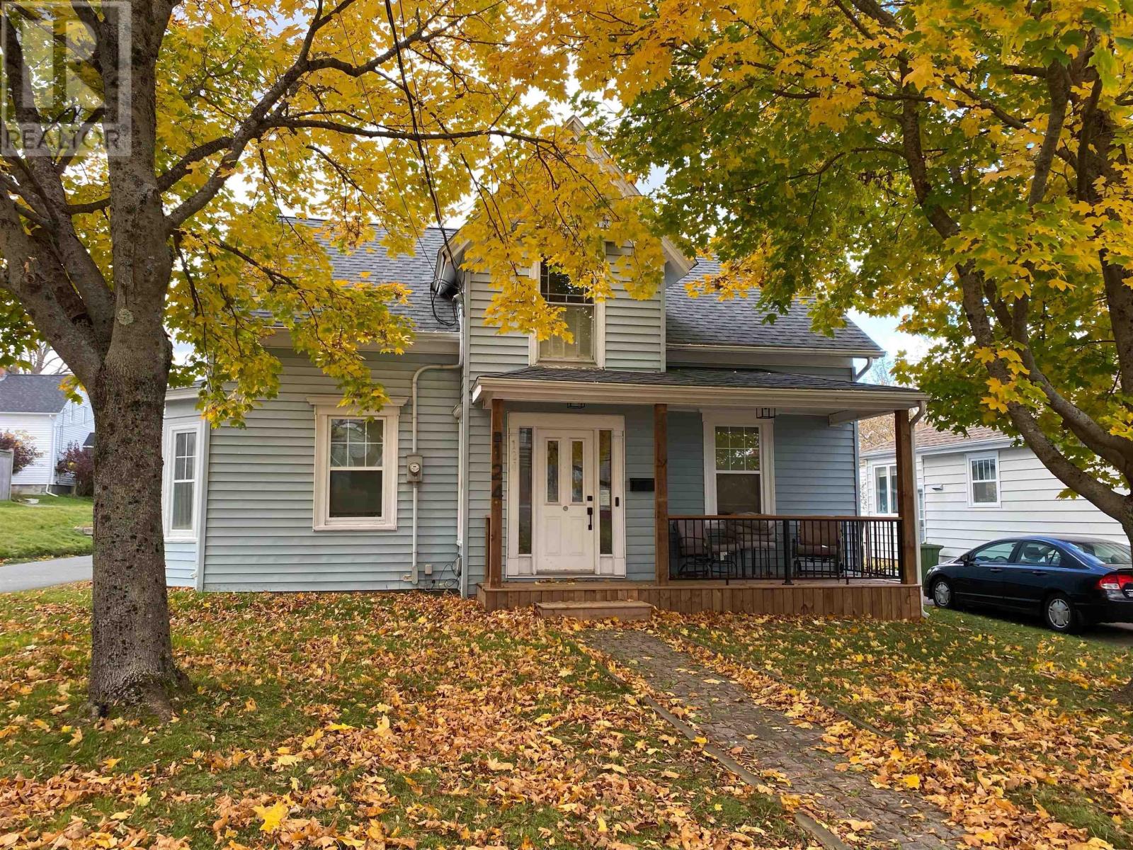 124 Young St Property Photo 1