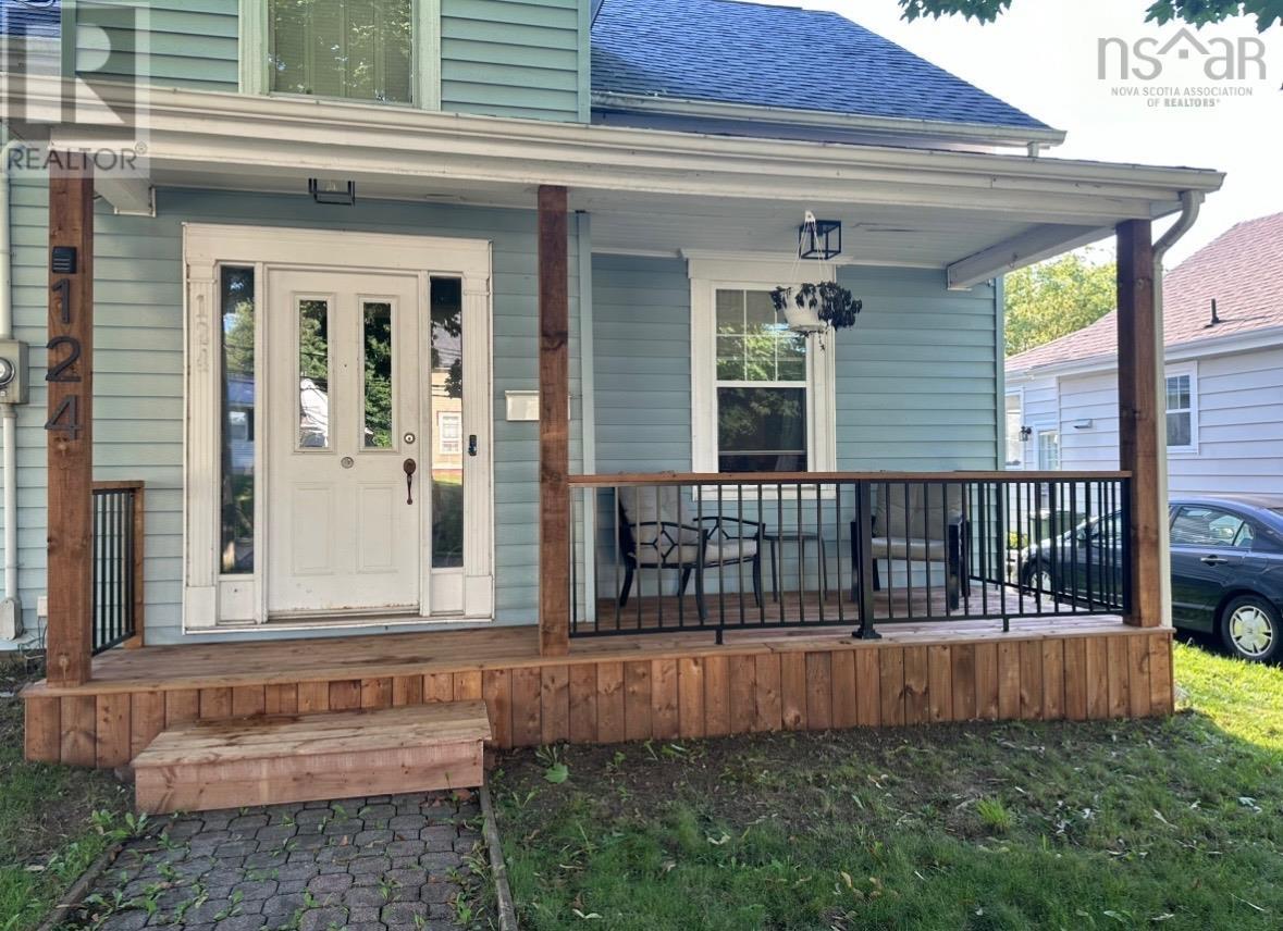 124 Young St Property Photo 2