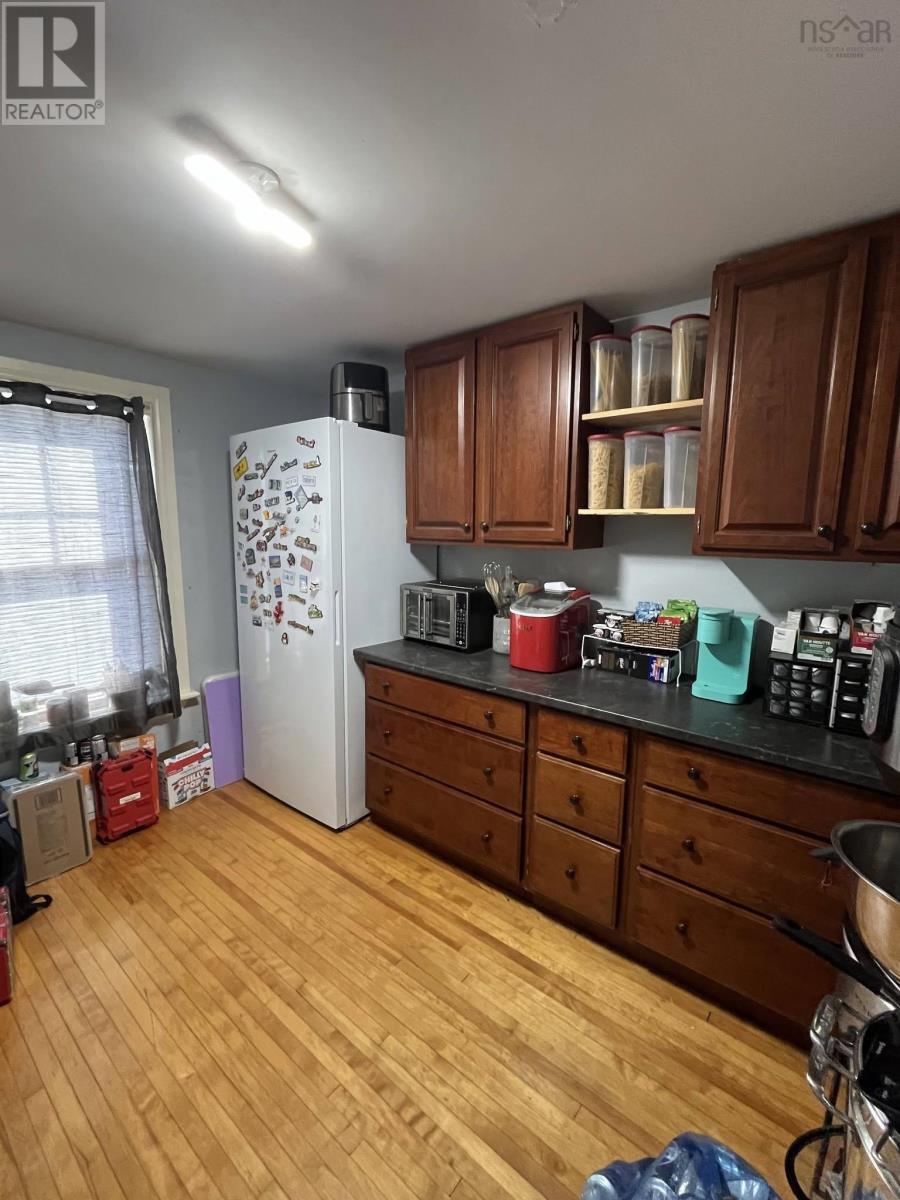 124 Young St Property Photo 12