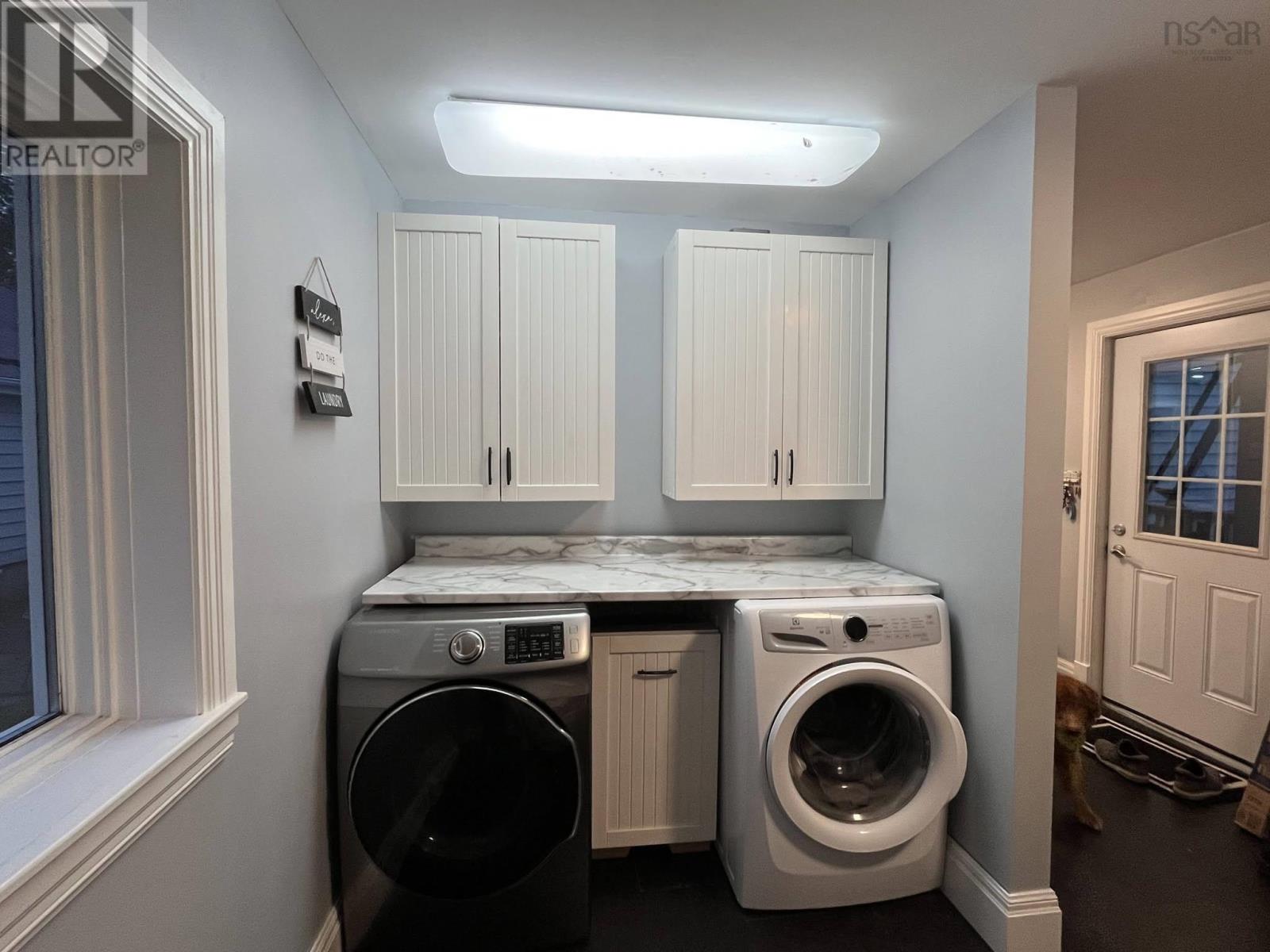 124 Young St Property Photo 15