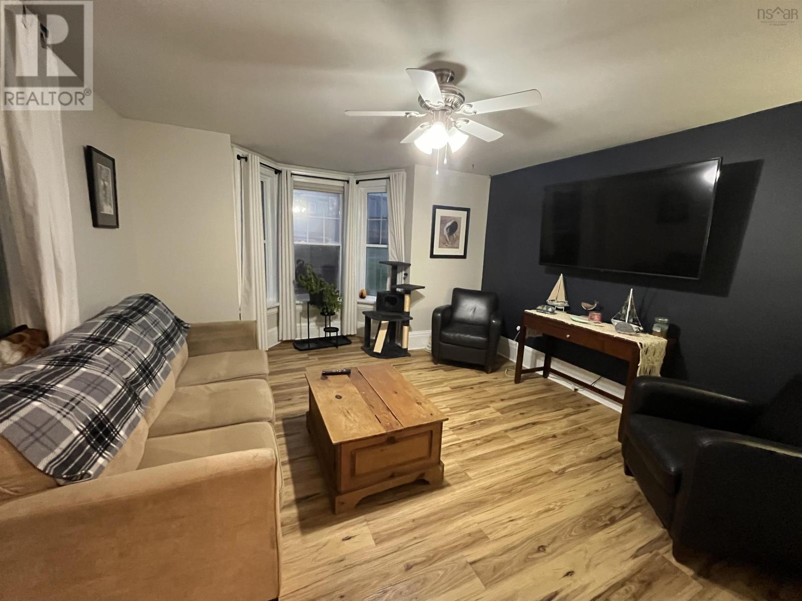 124 Young St Property Photo 16