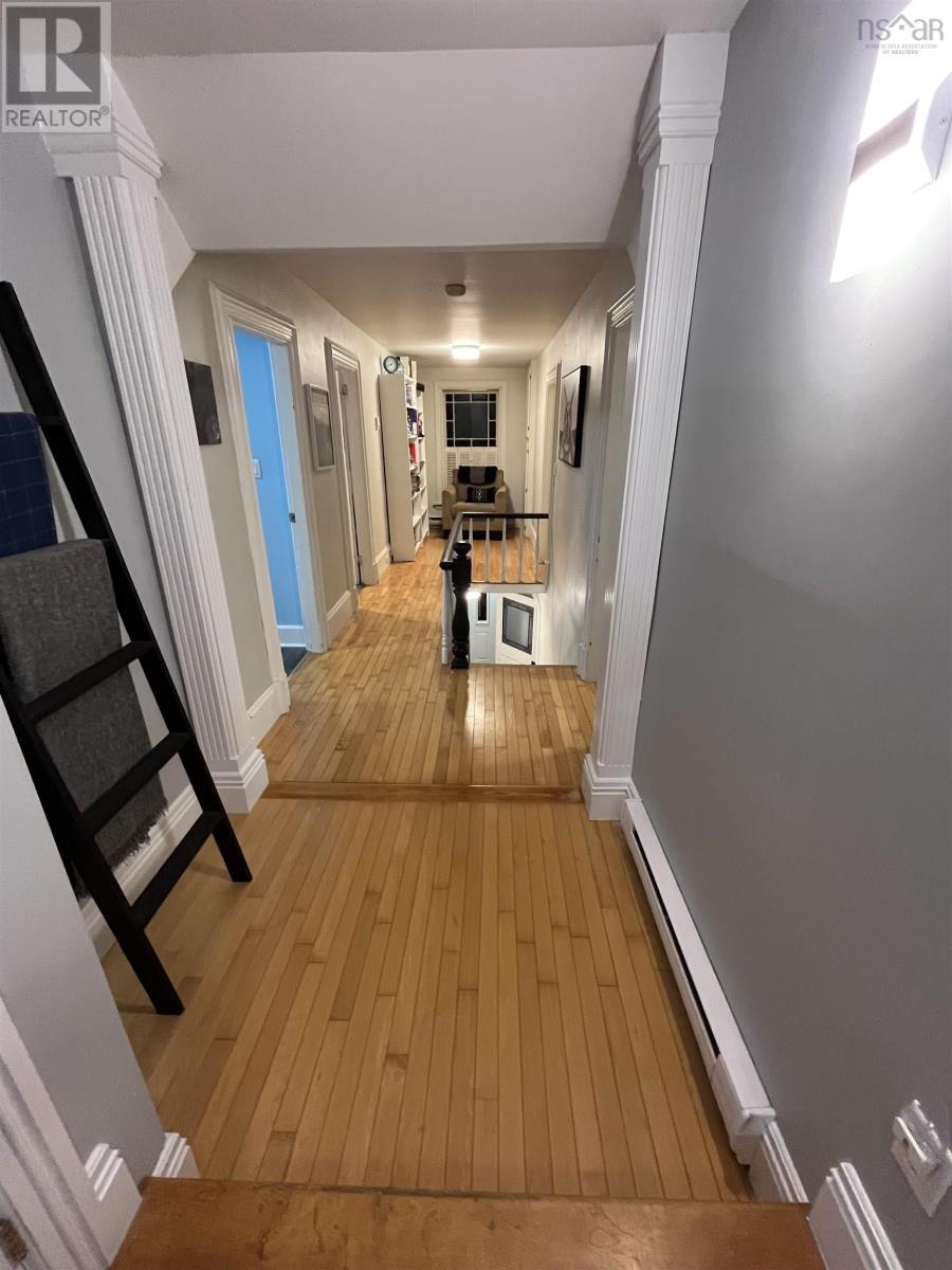 124 Young St Property Photo 17