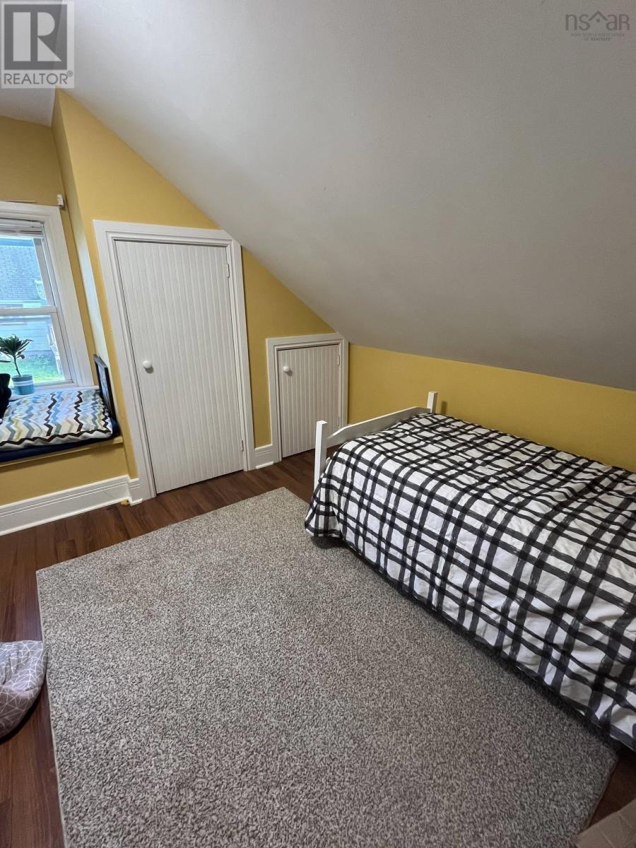 124 Young St Property Photo 23