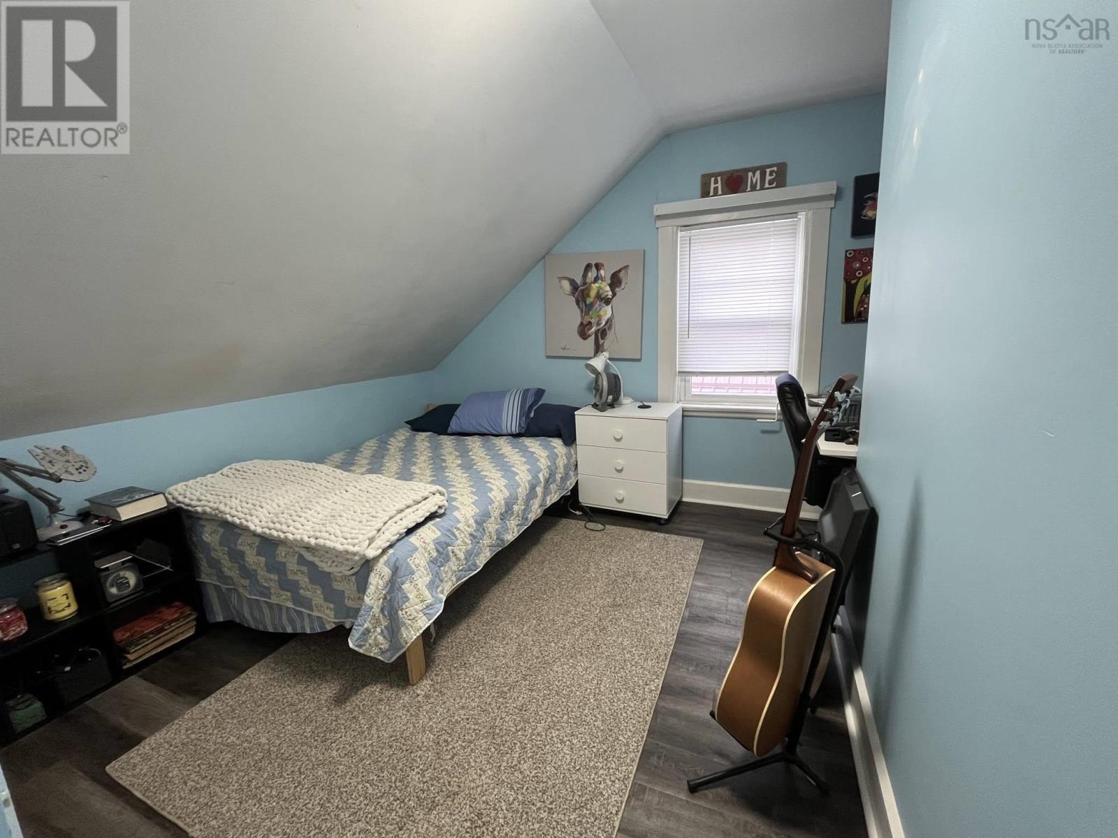 124 Young St Property Photo 24