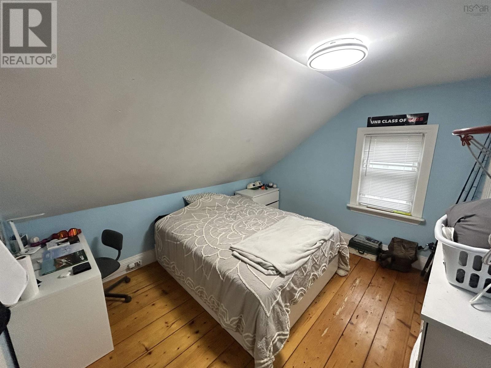 124 Young St Property Photo 27