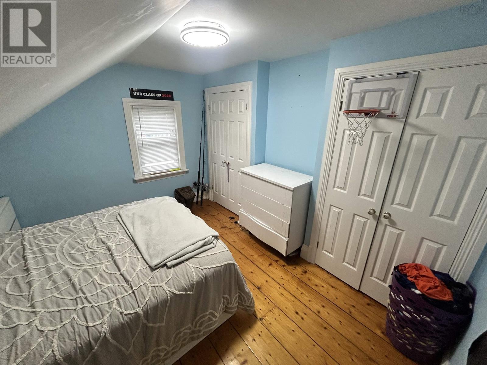124 Young St Property Photo 28