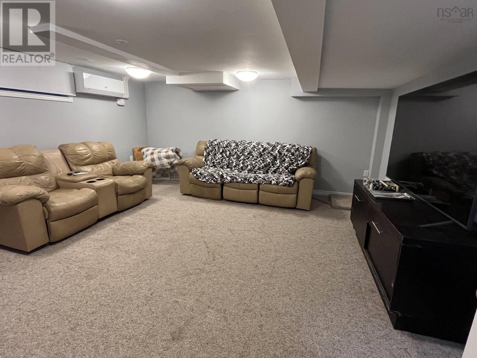 124 Young St Property Photo 29