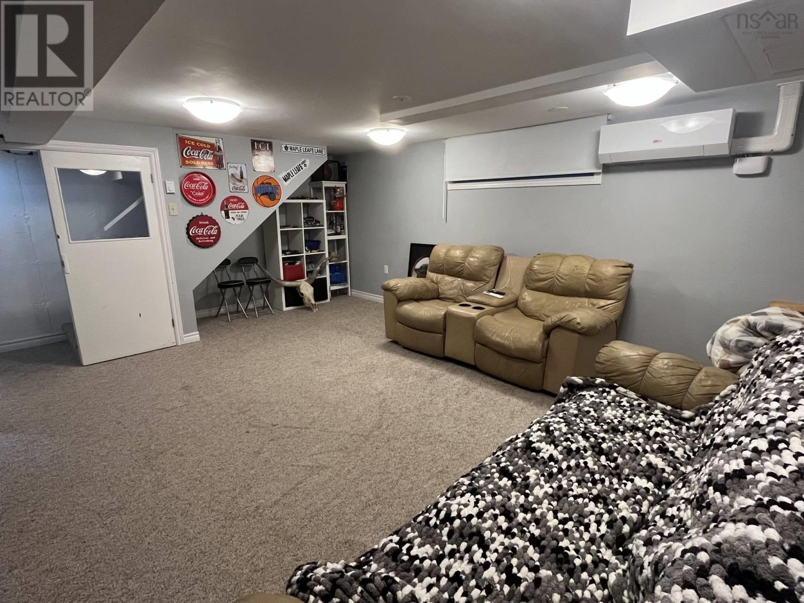 124 Young St Property Photo 30
