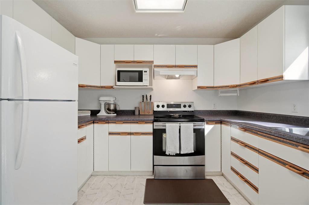 640 Scurfield Boulevard Property Photo 10
