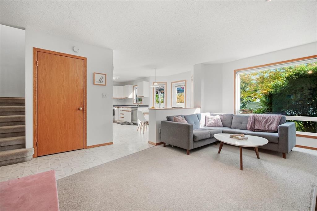 640 Scurfield Boulevard Property Photo 16