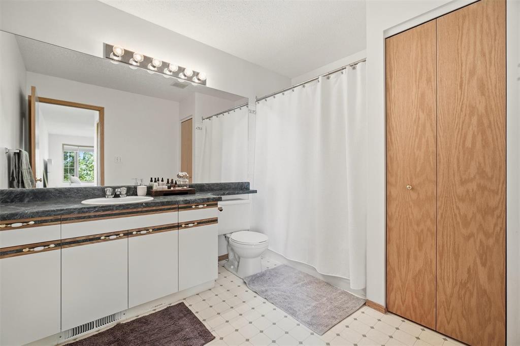 640 Scurfield Boulevard Property Photo 27