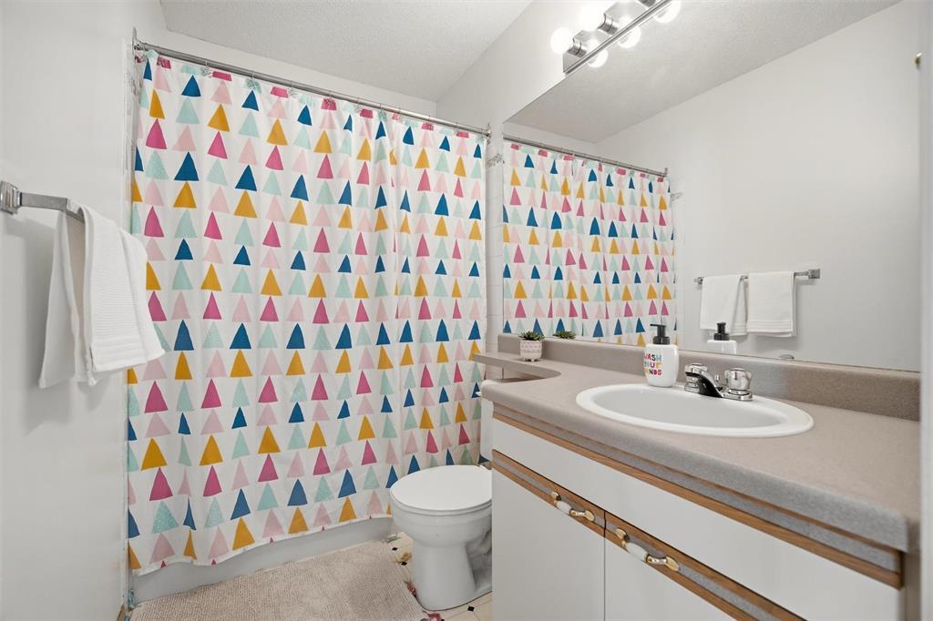 640 Scurfield Boulevard Property Photo 30