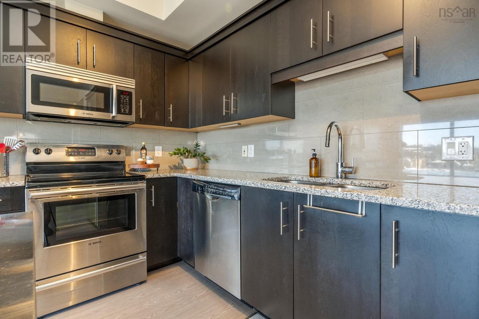 1007 15 Kings Wharf Place Property Photo 17