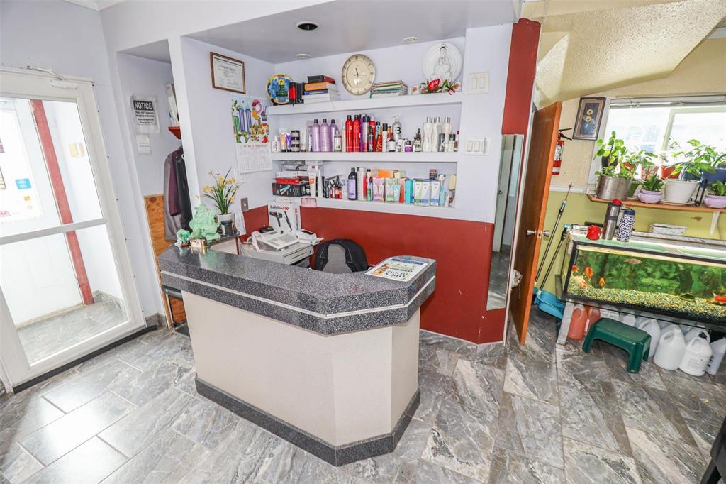 500 Bannatyne Avenue Property Photo 6