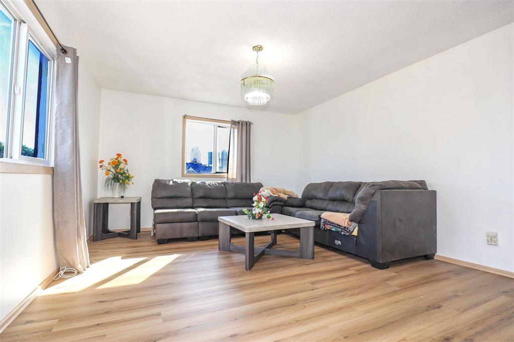 500 Bannatyne Avenue Property Photo 12