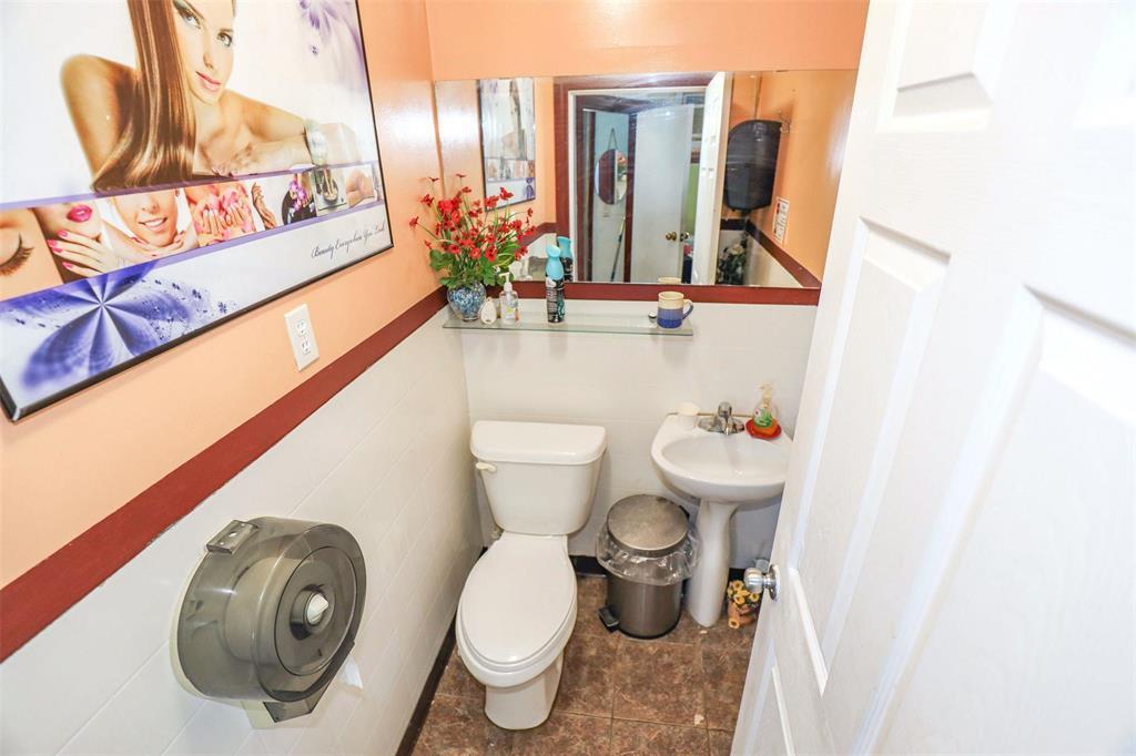 500 Bannatyne Avenue Property Photo 21
